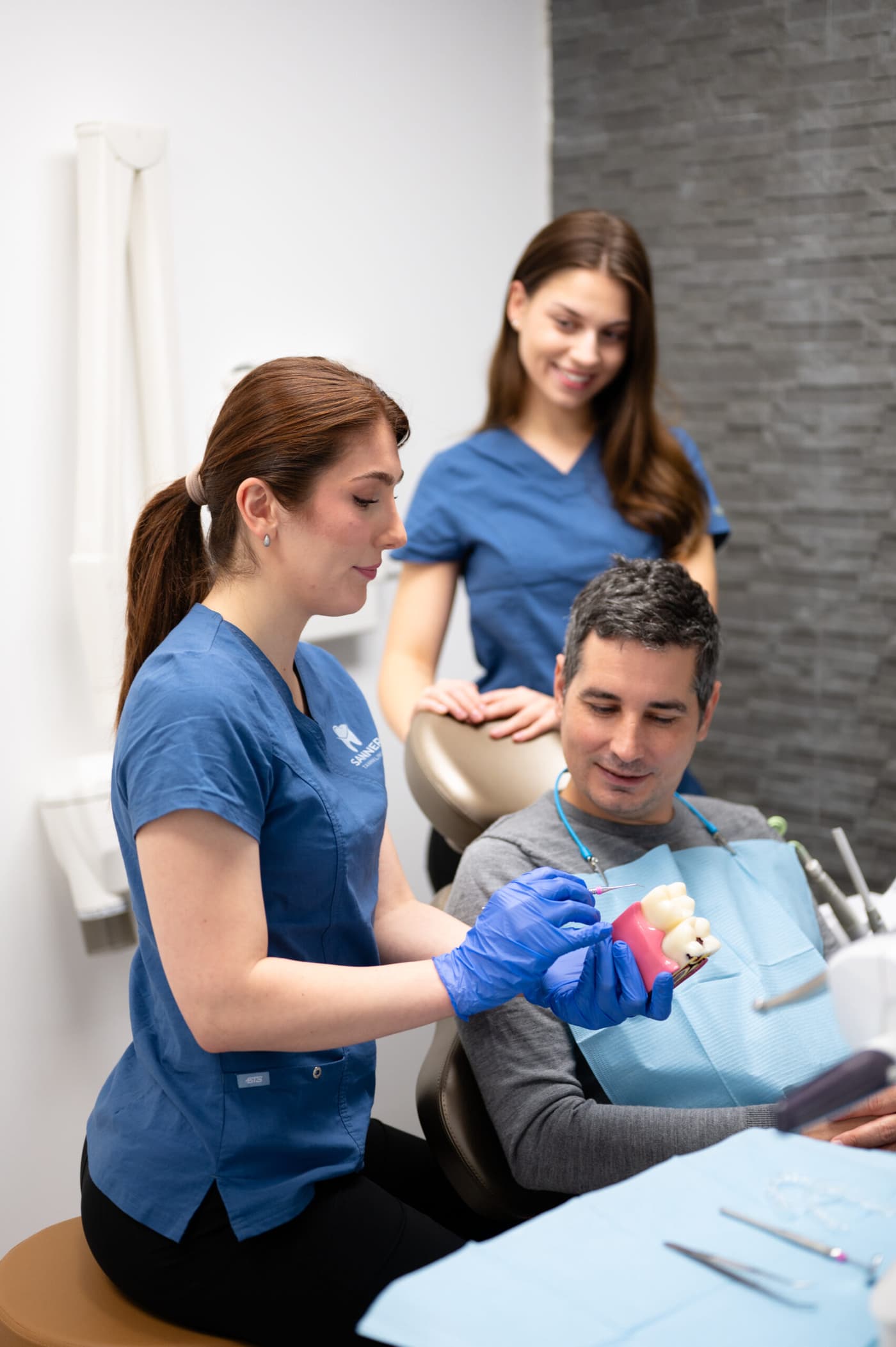 Konultasjon for tannimplantat hos tannlege i Oslo