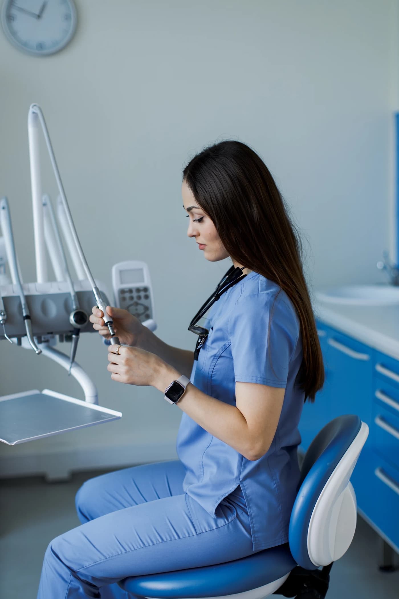 tannlege hos Sanner Tannklinikk Khava